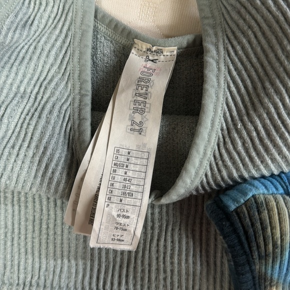 2 Tops - Picture 4 of 5